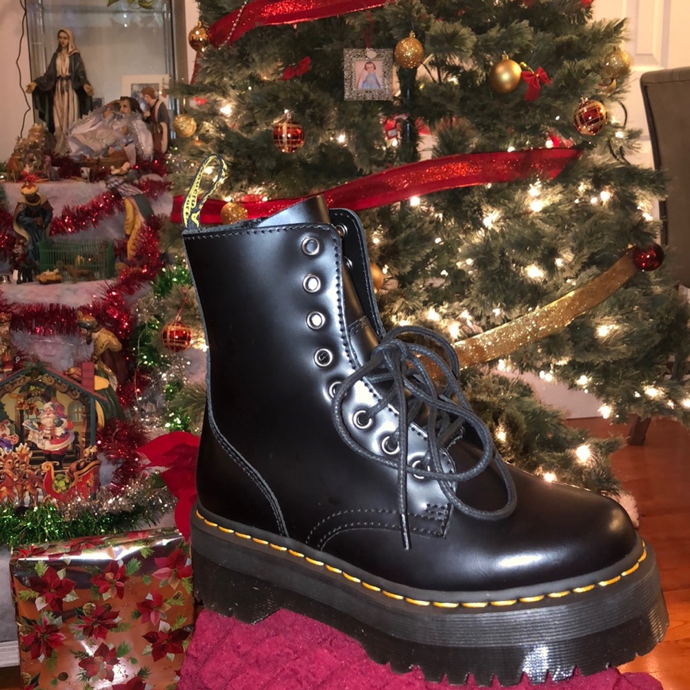 DR. MARTENS JADON SMOOTH LEATHER PLATFORM BOOTS